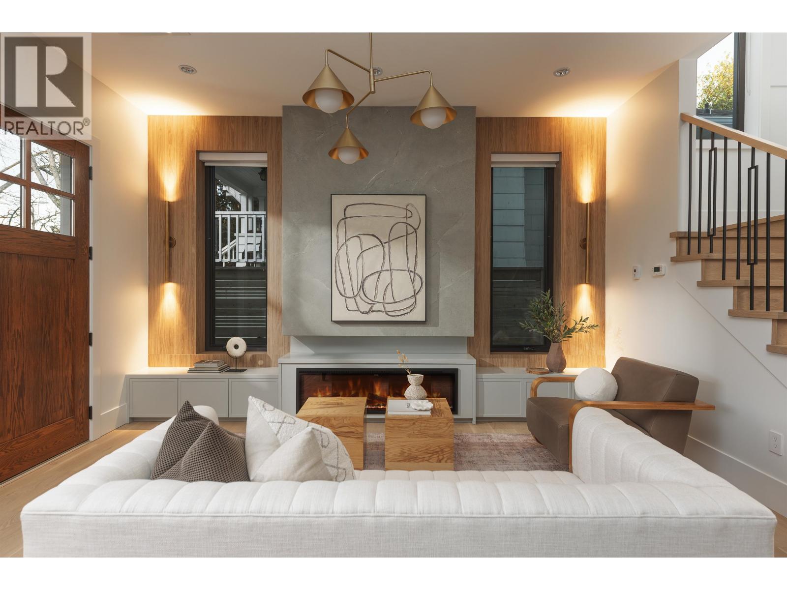 1 2684 Oxford Street, Vancouver, British Columbia  V5K 1N3 - Photo 2 - R3105755