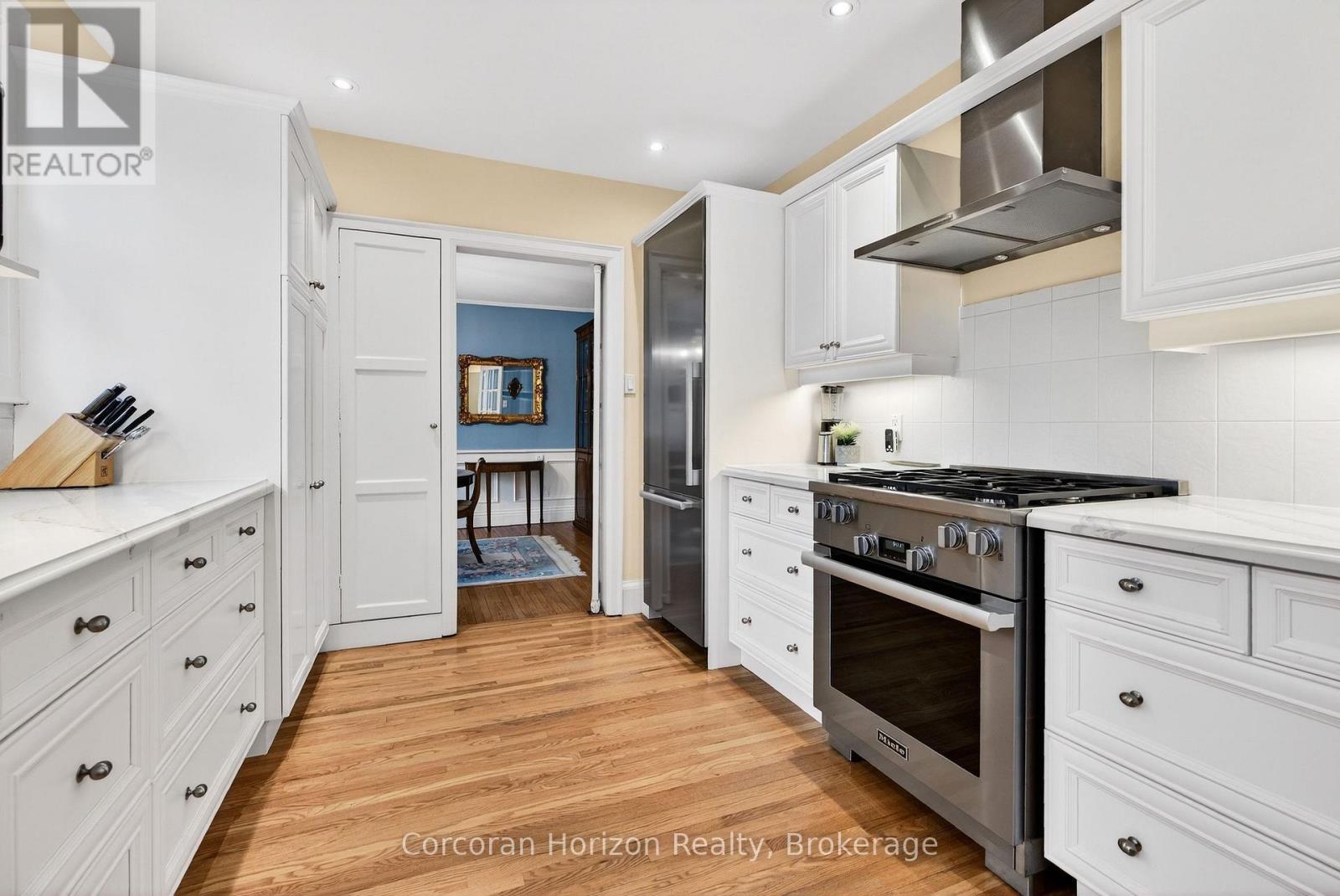 3046 South Drive, Burlington, Ontario  L7N 1H2 - Photo 12 - W12947120