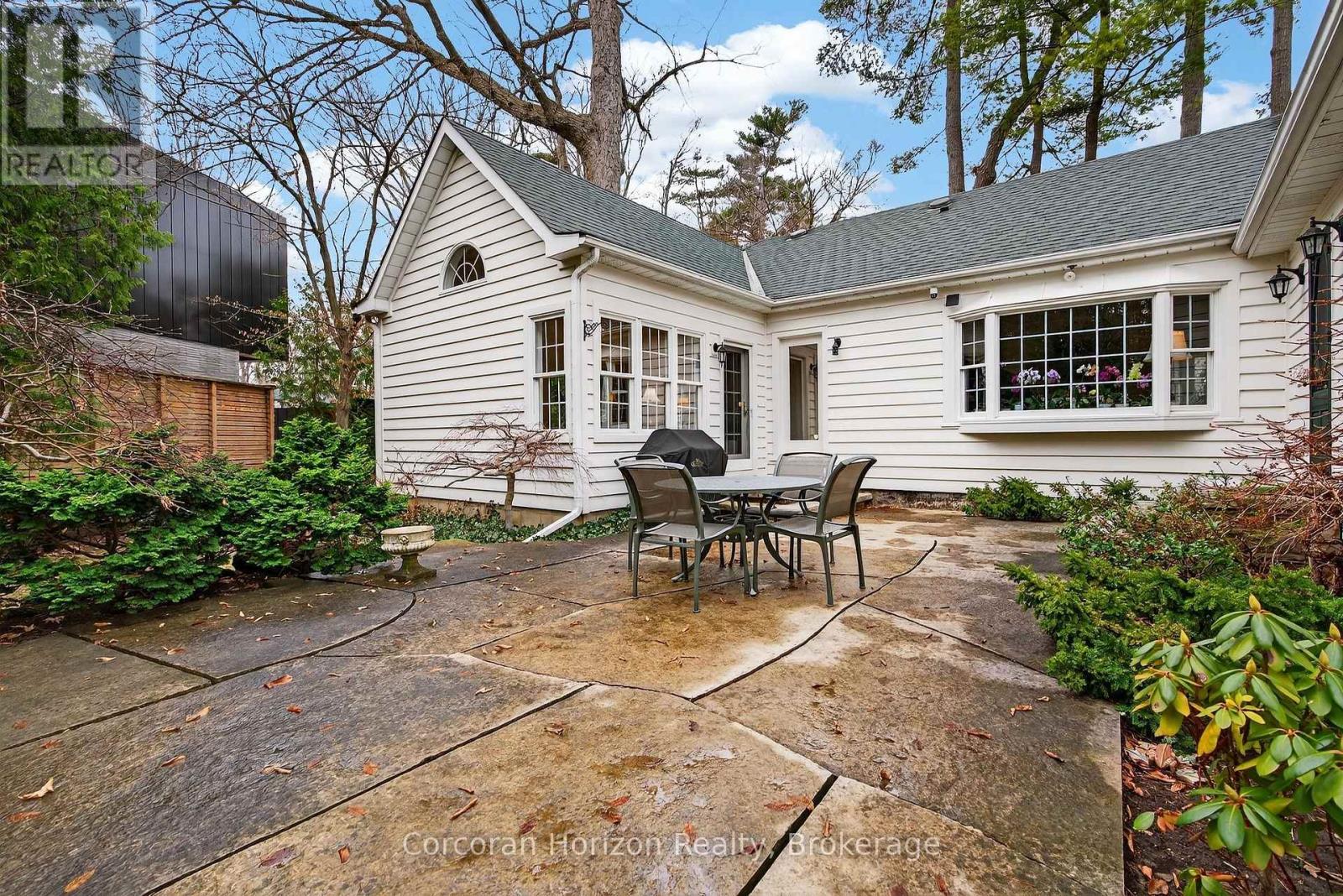 3046 South Drive, Burlington, Ontario  L7N 1H2 - Photo 27 - W12947120