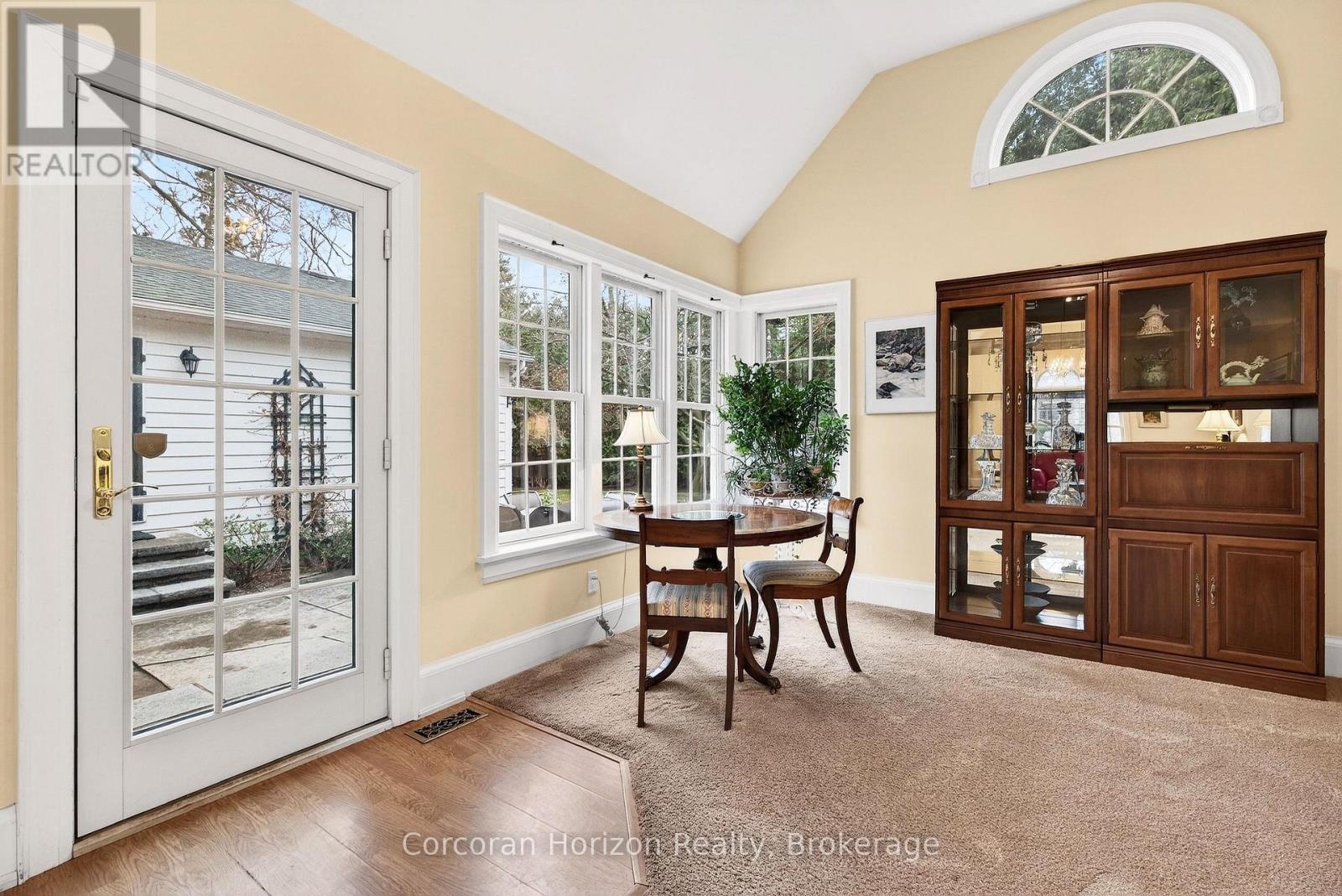 3046 South Drive, Burlington, Ontario  L7N 1H2 - Photo 3 - W12947120