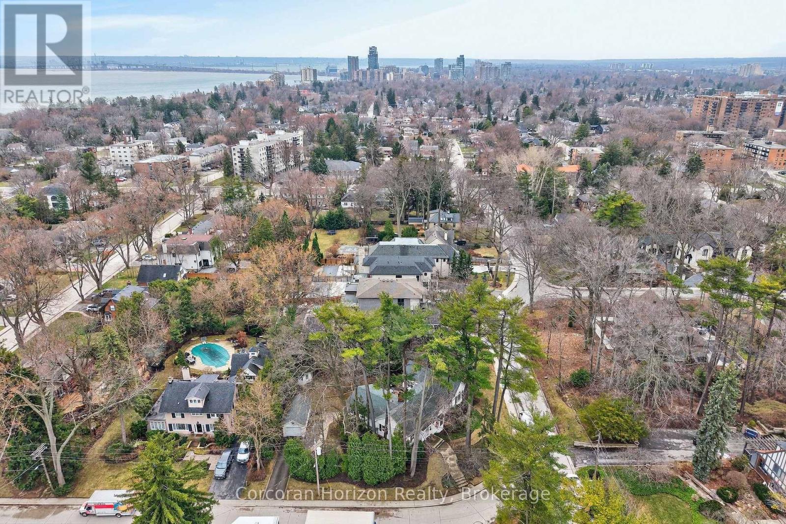 3046 South Drive, Burlington, Ontario  L7N 1H2 - Photo 34 - W12947120