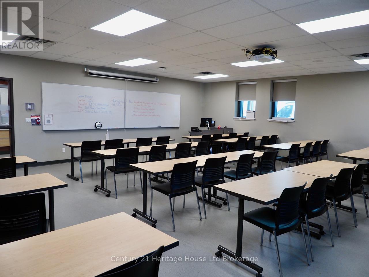 45 Metcalf Street, Woodstock, Ontario  N4S 3E6 - Photo 13 - X12947296