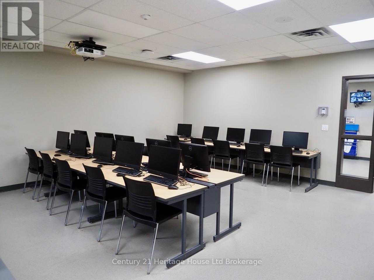 45 Metcalf Street, Woodstock, Ontario  N4S 3E6 - Photo 17 - X12947296