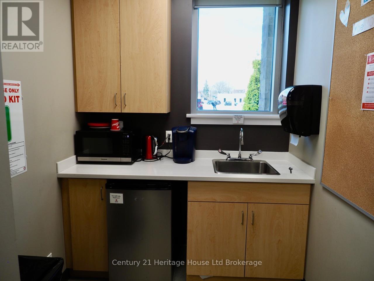 45 Metcalf Street, Woodstock, Ontario  N4S 3E6 - Photo 3 - X12947296