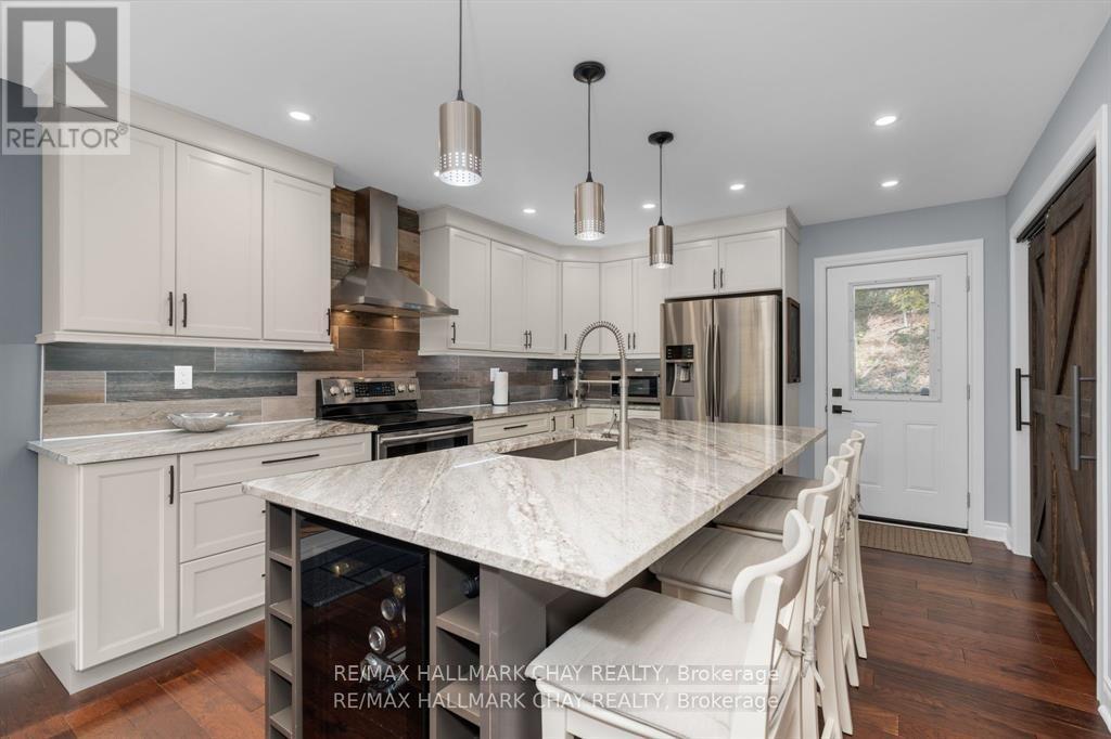 1 Iroquois Ridge, Oro-Medonte, Ontario  L0K 1E0 - Photo 14 - S12797862