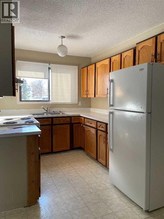 10334 98 Avenue, High Level, Alberta  T0H 1Z0 - Photo 2 - A2292044