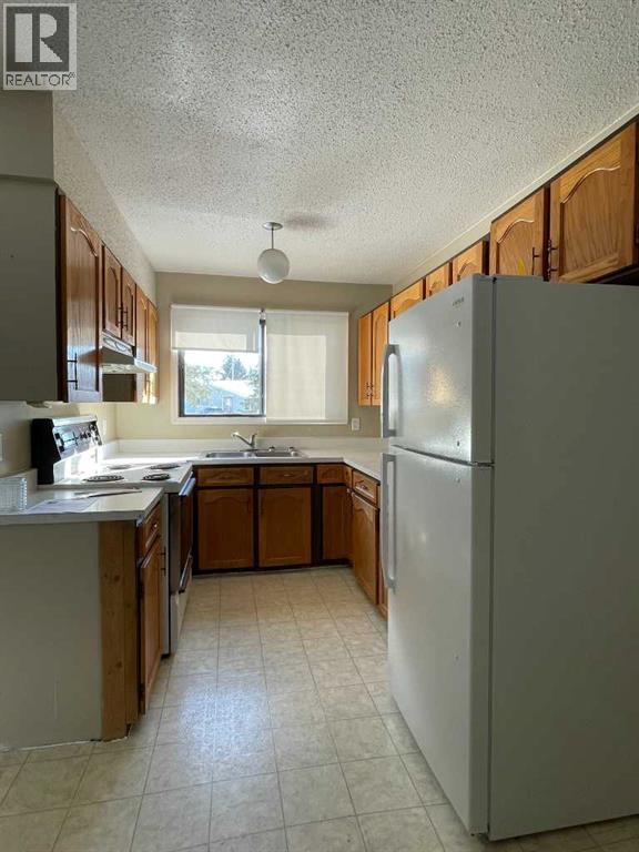 10334 98 Avenue, High Level, Alberta  T0H 1Z0 - Photo 3 - A2292044