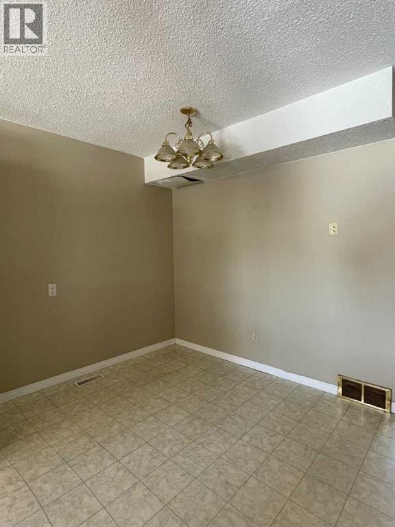 10334 98 Avenue, High Level, Alberta  T0H 1Z0 - Photo 4 - A2292044