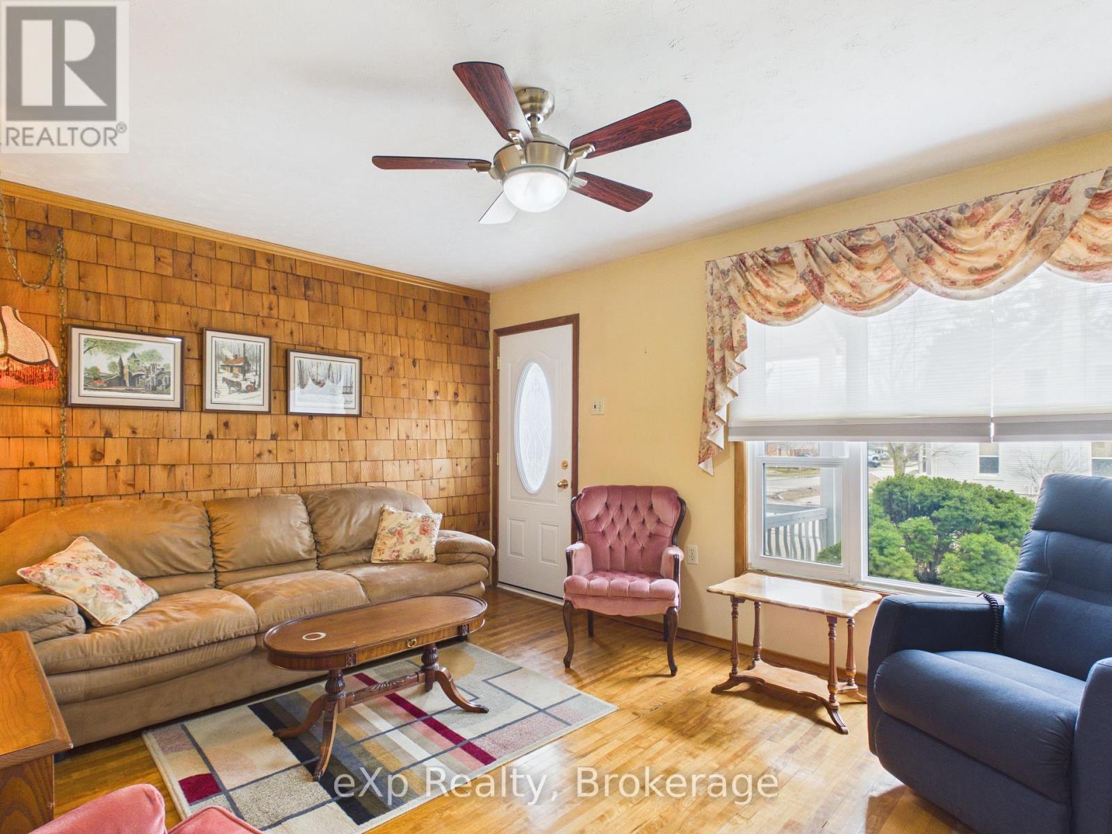 203 May Street, Brockton, Ontario  N0G 2V0 - Photo 11 - X12947146