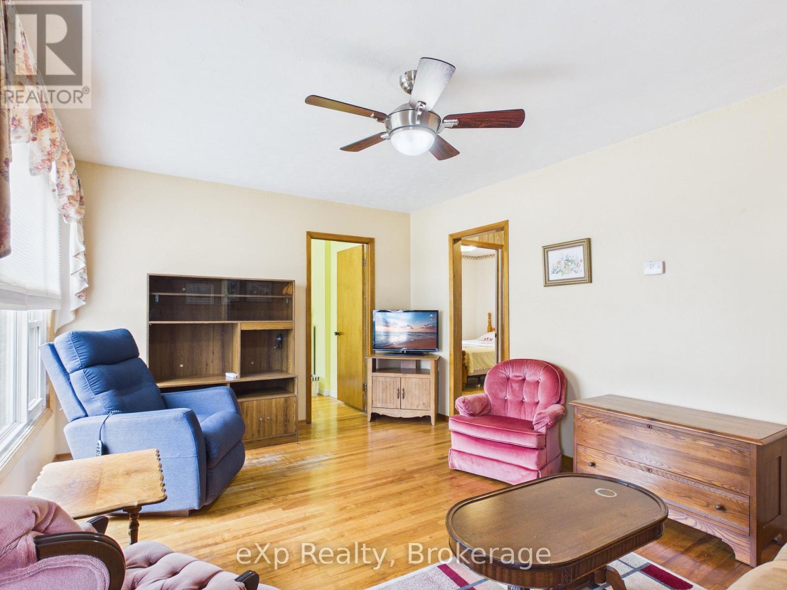 203 May Street, Brockton, Ontario  N0G 2V0 - Photo 12 - X12947146