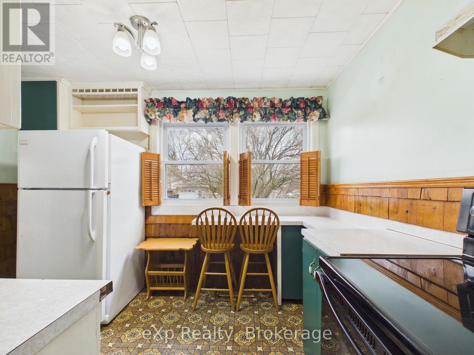 203 May Street, Brockton, Ontario  N0G 2V0 - Photo 14 - X12947146