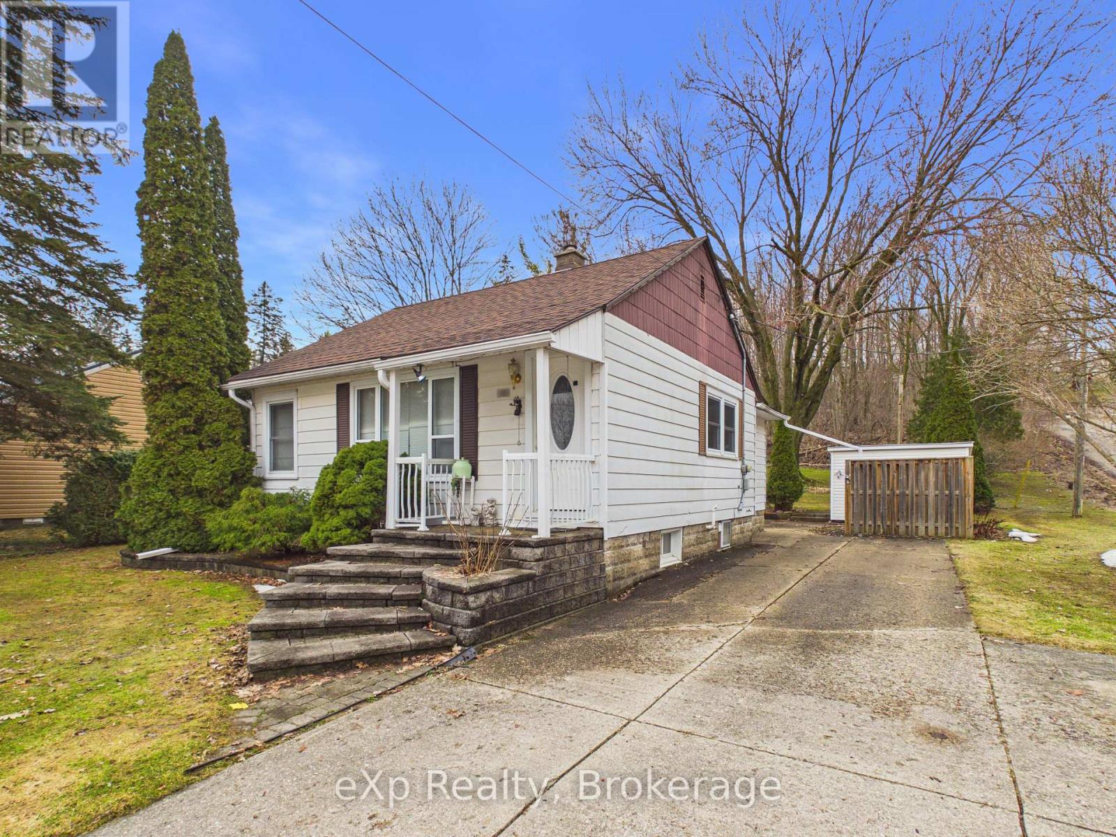 203 May Street, Brockton, Ontario  N0G 2V0 - Photo 2 - X12947146