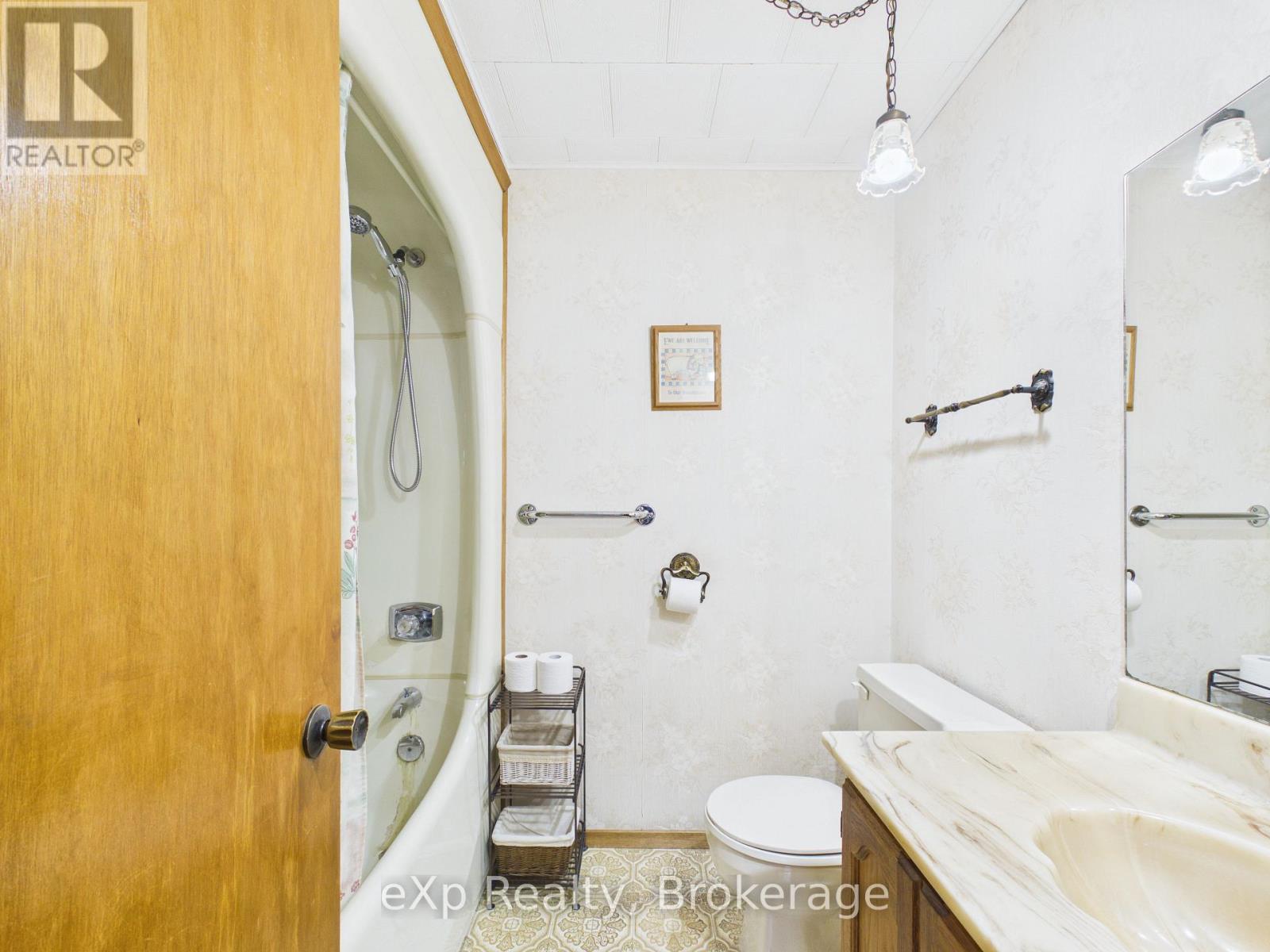 203 May Street, Brockton, Ontario  N0G 2V0 - Photo 20 - X12947146