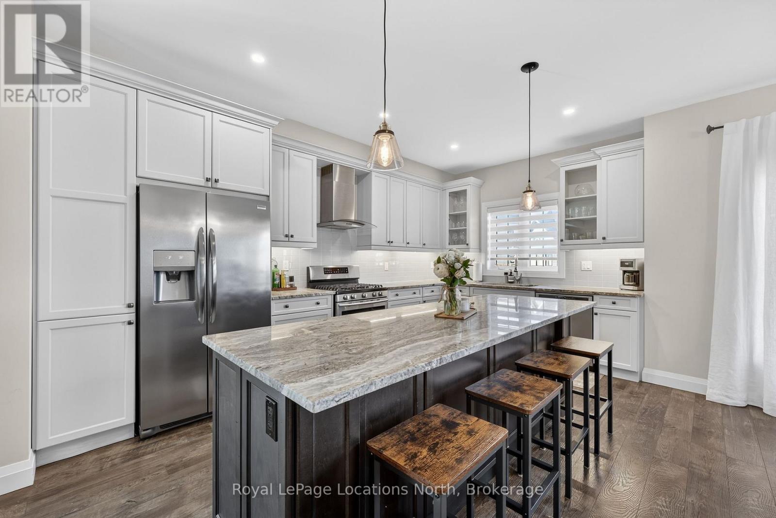 205 Yellow Birch Crescent, Blue Mountains, Ontario  L9Y 0Z3 - Photo 6 - X12947158