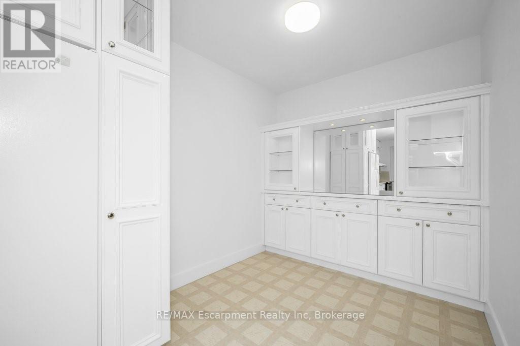 201 - 9 Grant Boulevard, Hamilton, Ontario  L9H 4L5 - Photo 17 - X12947190