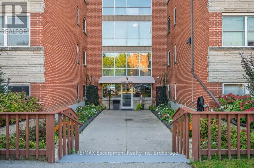 201 - 9 Grant Boulevard, Hamilton, Ontario  L9H 4L5 - Photo 38 - X12947190