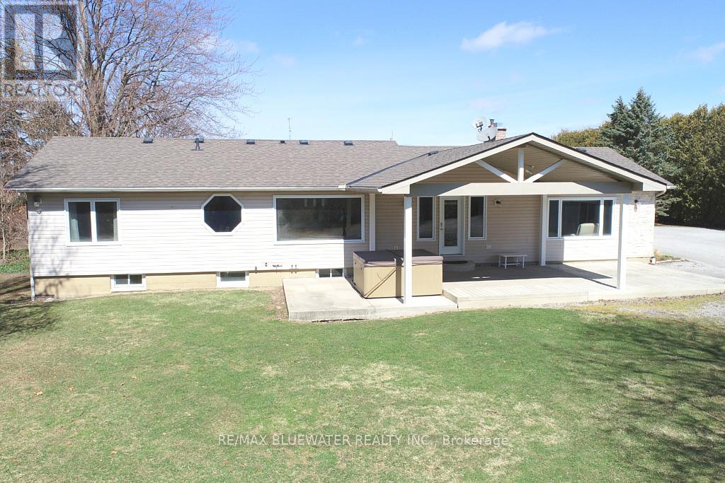 283/279 Main Street, Lambton Shores, Ontario  N0M 2N0 - Photo 12 - X12947274