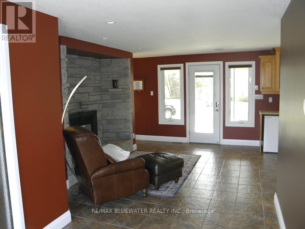 283/279 Main Street, Lambton Shores, Ontario  N0M 2N0 - Photo 21 - X12947274