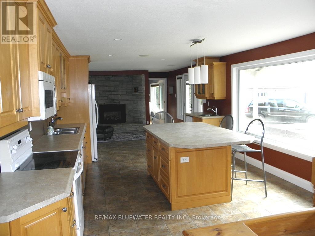 283/279 Main Street, Lambton Shores, Ontario  N0M 2N0 - Photo 25 - X12947274