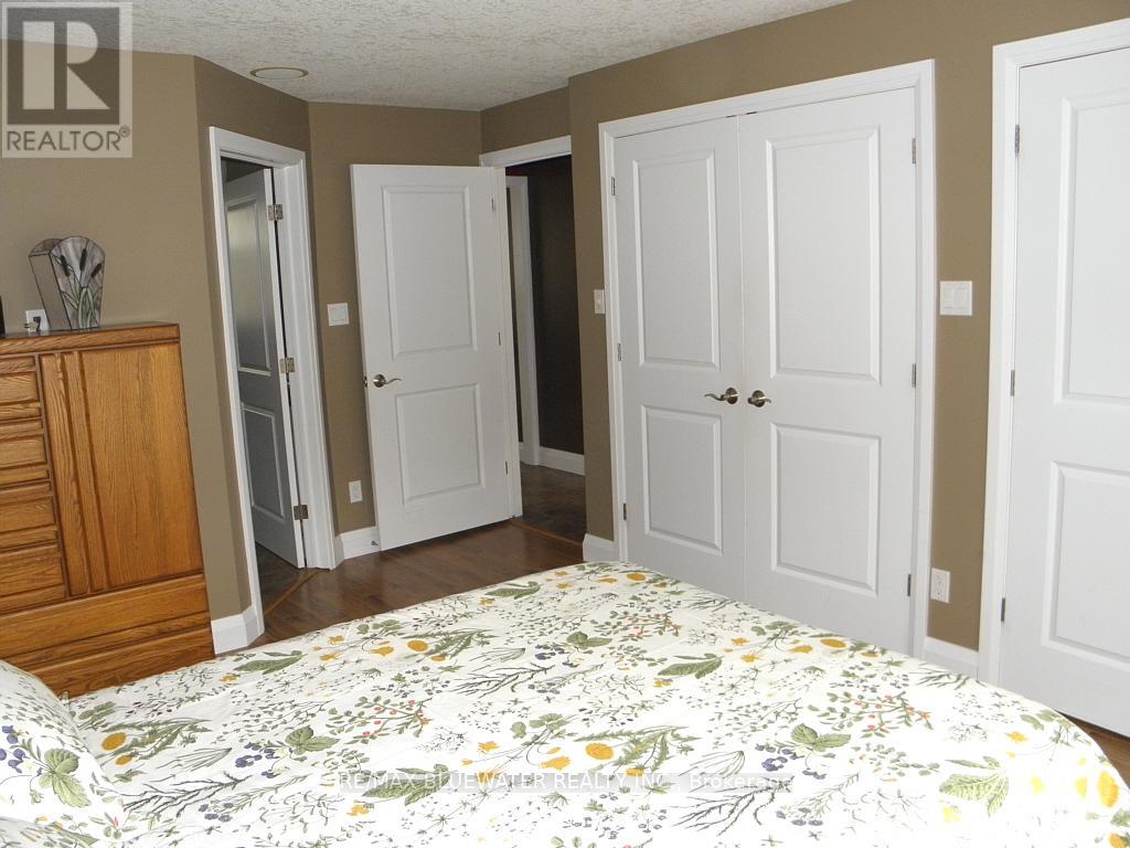 283/279 Main Street, Lambton Shores, Ontario  N0M 2N0 - Photo 30 - X12947274