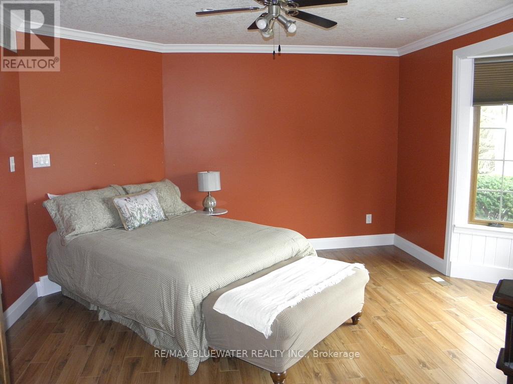 283/279 Main Street, Lambton Shores, Ontario  N0M 2N0 - Photo 33 - X12947274