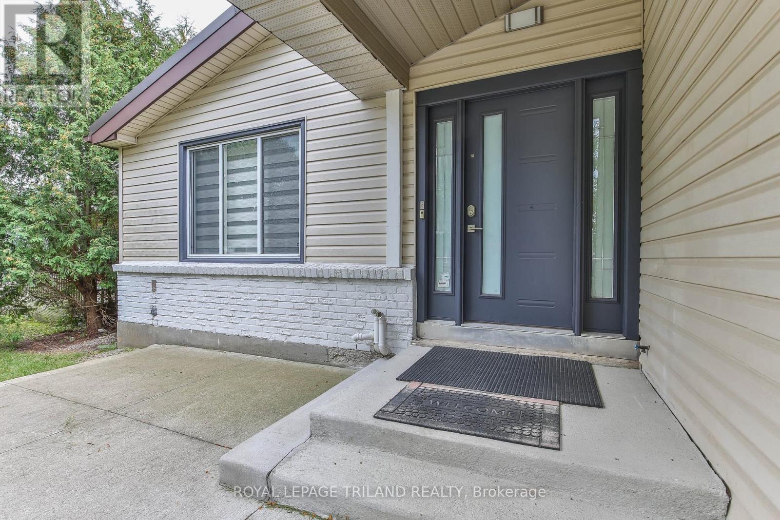 Main - 17 Beechbank Crescent, London South, Ontario  N6E 2N9 - Photo 2 - X12947278