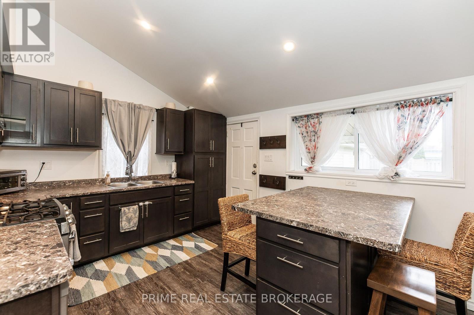 166 Maple Street, West Elgin, Ontario  N0L 2P0 - Photo 16 - X12947290