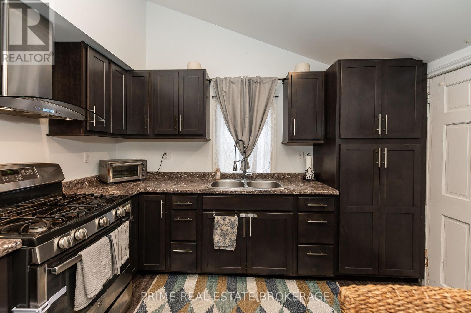 166 Maple Street, West Elgin, Ontario  N0L 2P0 - Photo 17 - X12947290