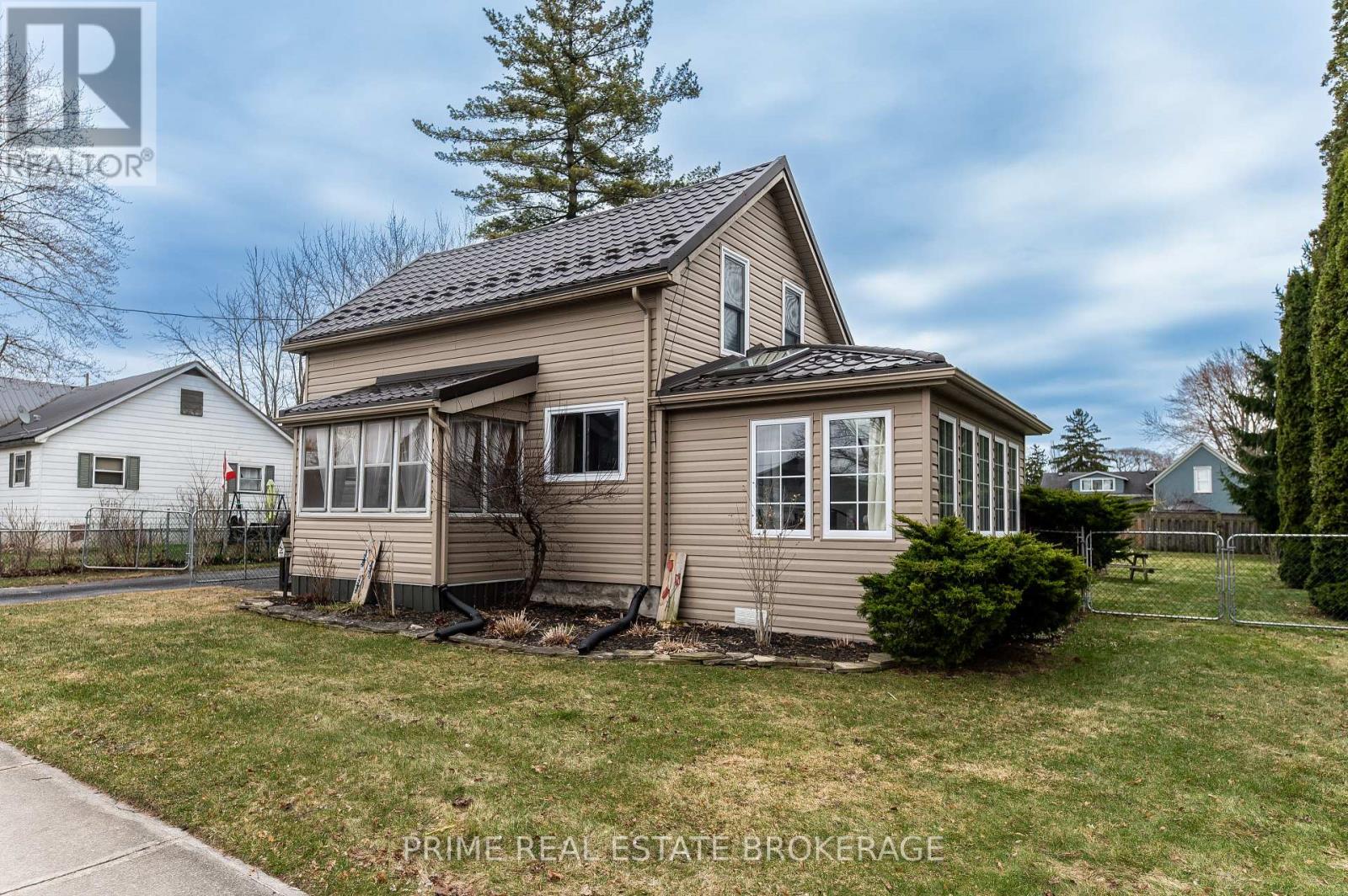 166 Maple Street, West Elgin, Ontario  N0L 2P0 - Photo 2 - X12947290