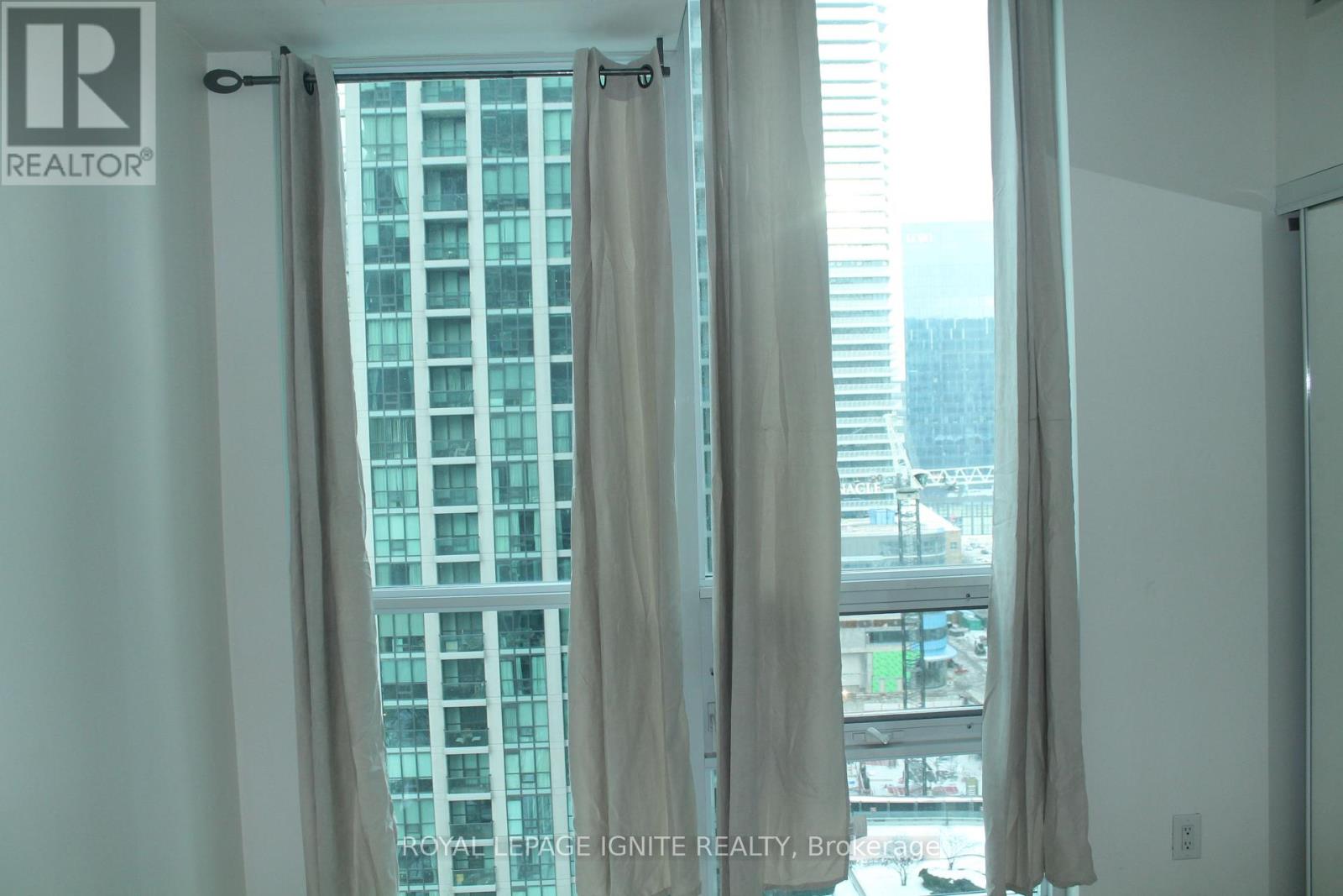 1608 - 18 Harbour Street, Toronto, Ontario  M5J 2Z6 - Photo 10 - C12947074