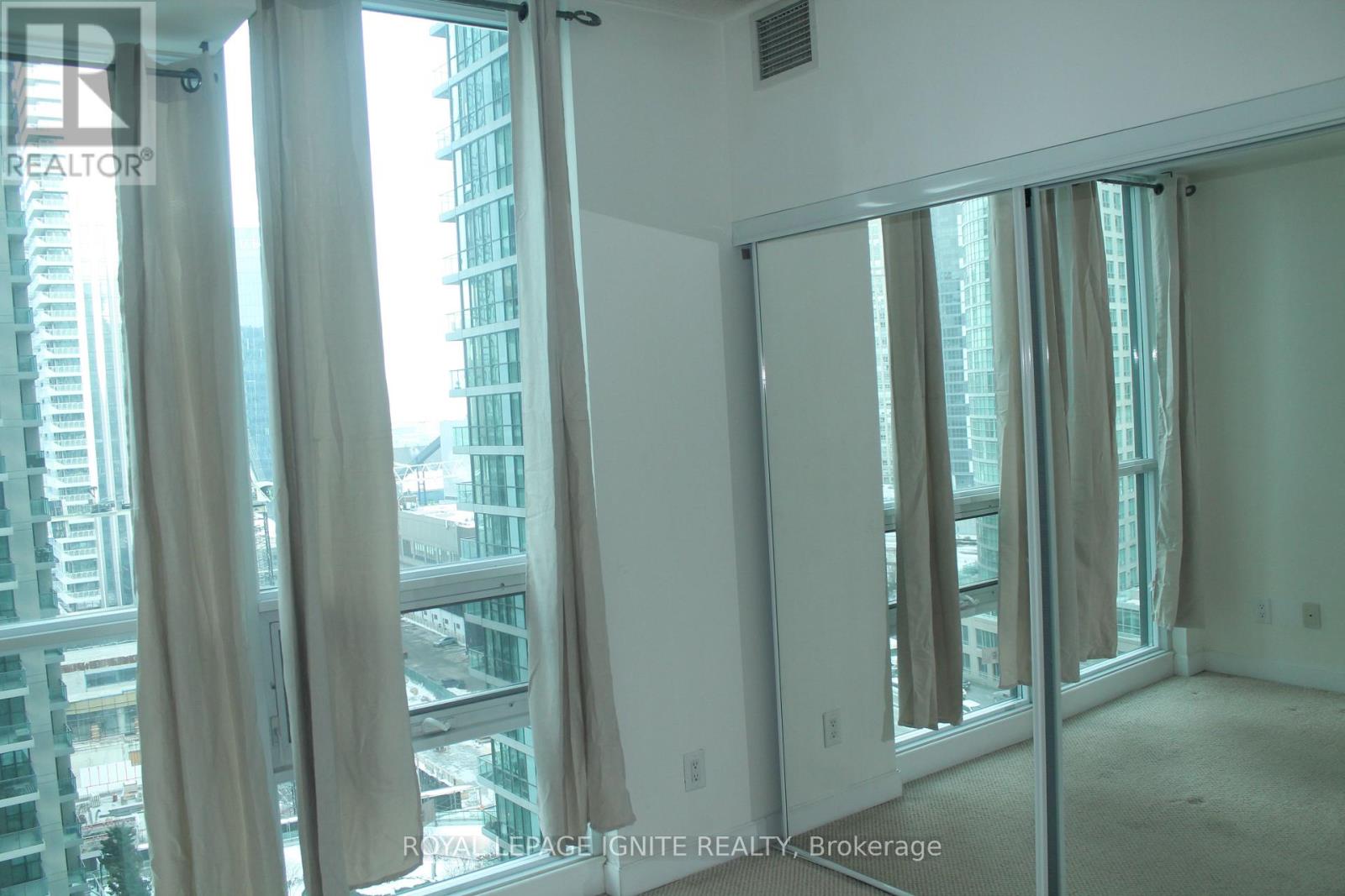 1608 - 18 Harbour Street, Toronto, Ontario  M5J 2Z6 - Photo 11 - C12947074