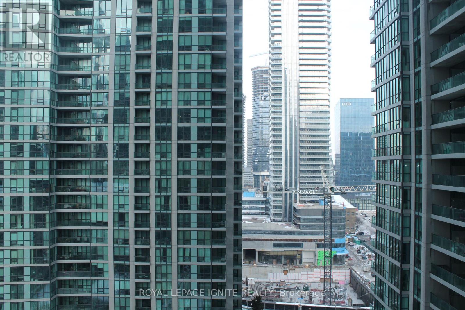 1608 - 18 Harbour Street, Toronto, Ontario  M5J 2Z6 - Photo 2 - C12947074