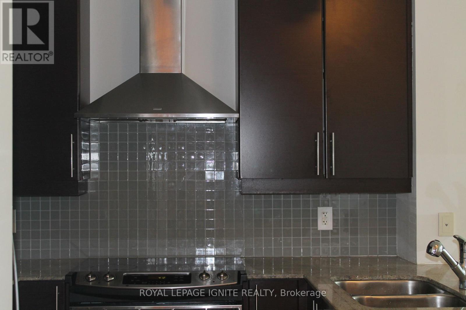 1608 - 18 Harbour Street, Toronto, Ontario  M5J 2Z6 - Photo 3 - C12947074