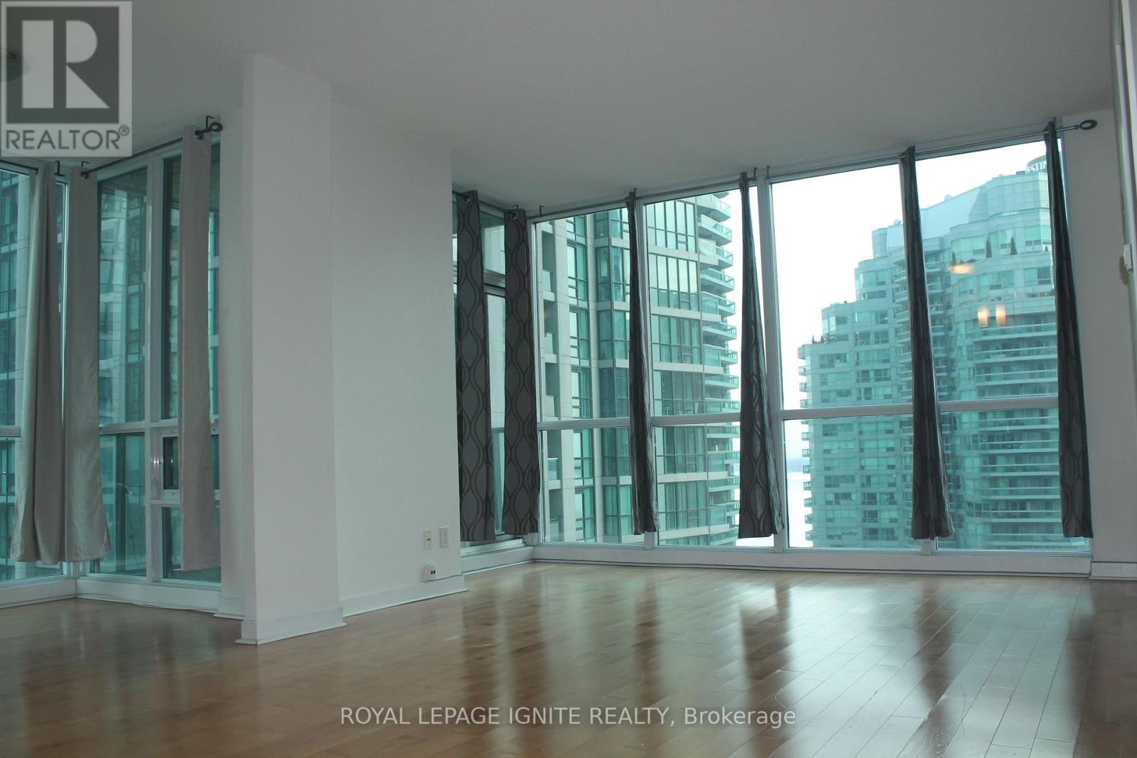 1608 - 18 Harbour Street, Toronto, Ontario  M5J 2Z6 - Photo 7 - C12947074