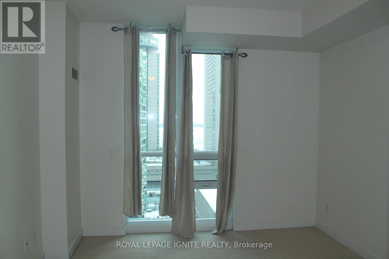 1608 - 18 Harbour Street, Toronto, Ontario  M5J 2Z6 - Photo 9 - C12947074