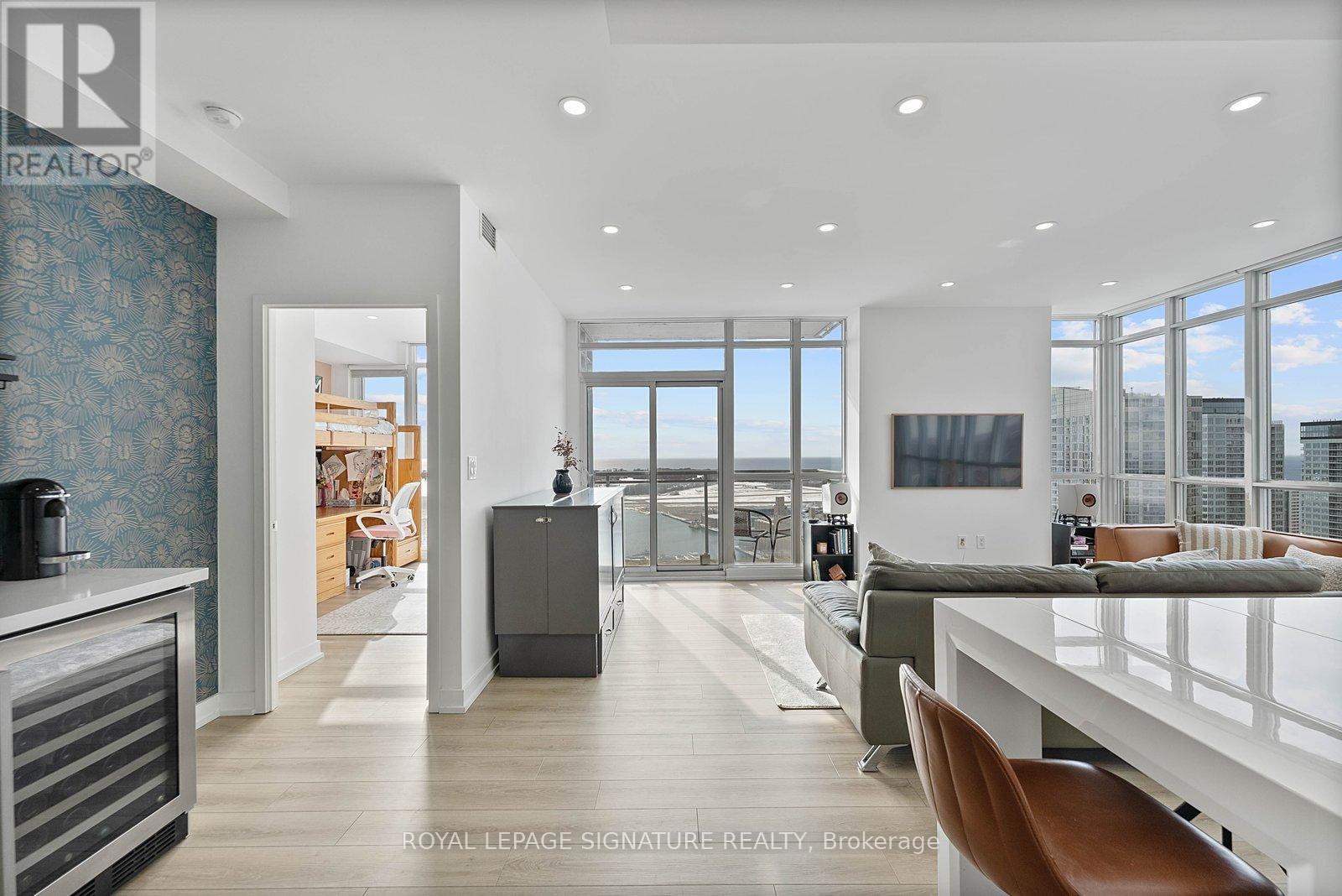 4010 - 15 Iceboat Terrace, Toronto, Ontario  M5V 4A5 - Photo 10 - C12947112