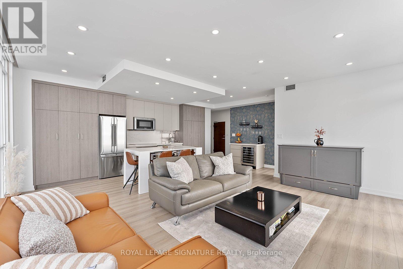 4010 - 15 Iceboat Terrace, Toronto, Ontario  M5V 4A5 - Photo 3 - C12947112