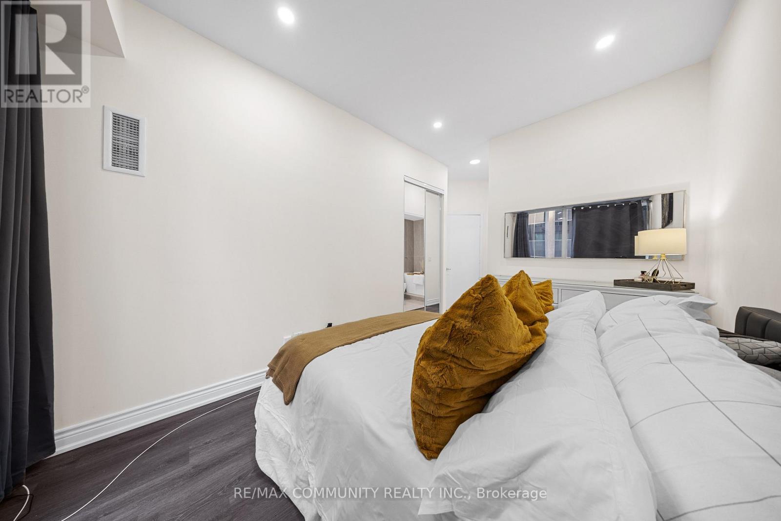 1211 - 7 King Street E, Toronto, Ontario  M5C 3C5 - Photo 18 - C12947134