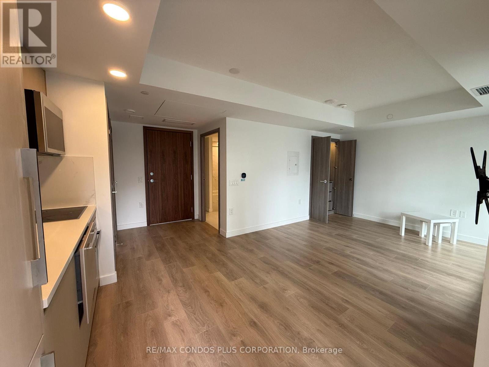 712 - 38 Widmer Street, Toronto, Ontario  M5V 0P7 - Photo 2 - C12947136