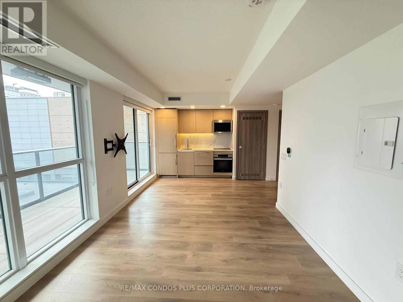 712 - 38 Widmer Street, Toronto, Ontario  M5V 0P7 - Photo 3 - C12947136