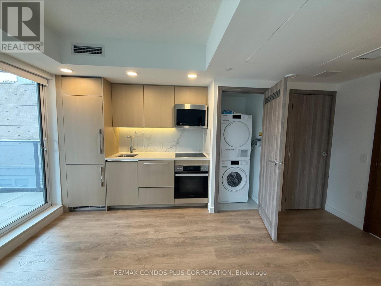 712 - 38 Widmer Street, Toronto, Ontario  M5V 0P7 - Photo 4 - C12947136