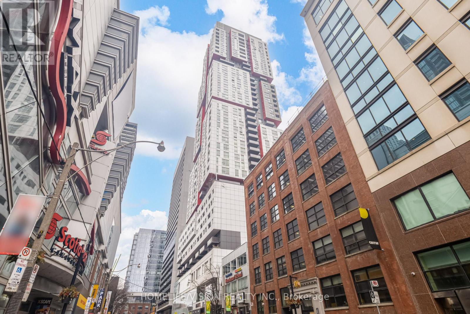 902 - 318 Richmond Street W, Toronto, Ontario  M5V 0B4 - Photo 2 - C12947148