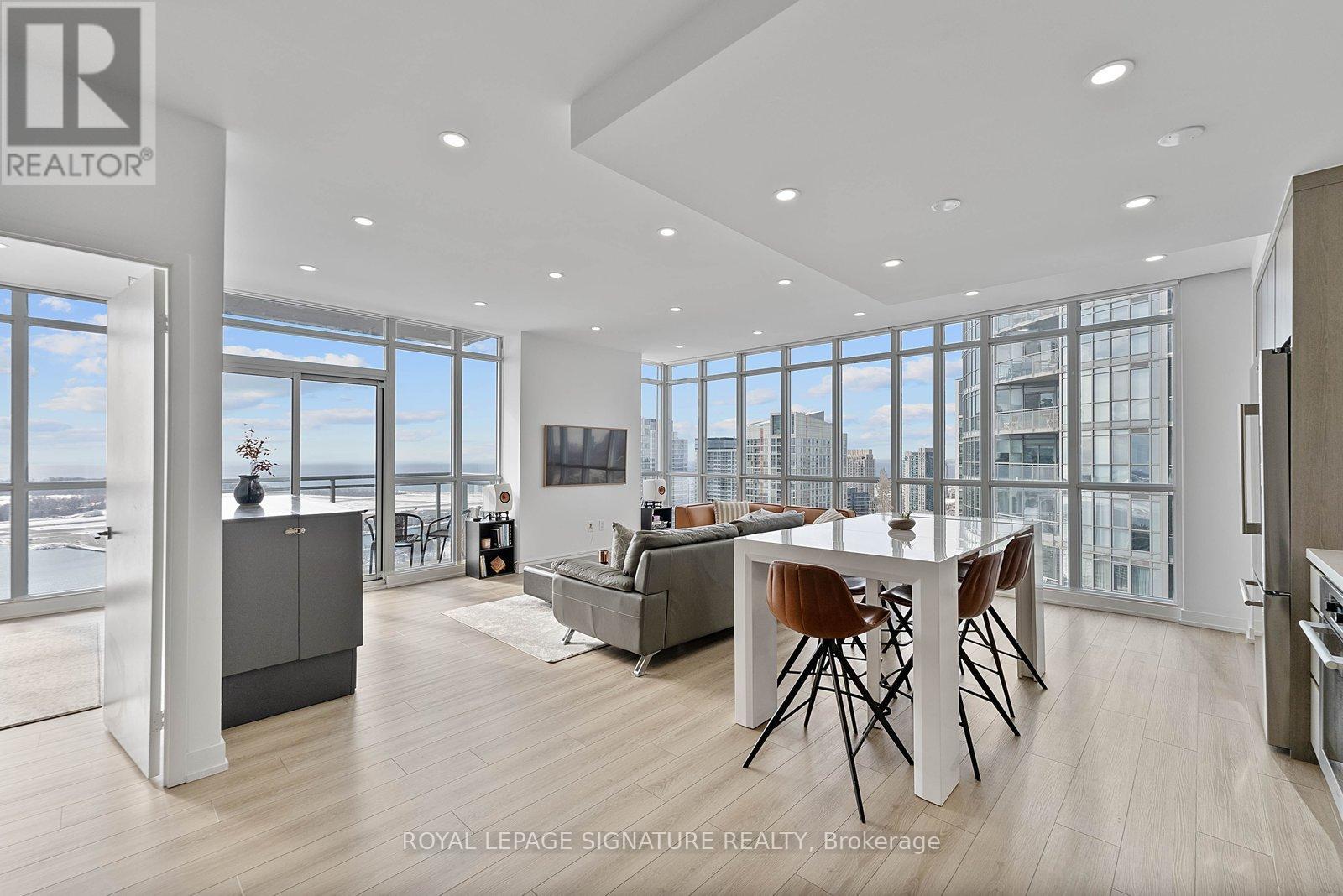 4010 - 15 Iceboat Terrace, Toronto, Ontario  M5V 4A5 - Photo 1 - C12947172