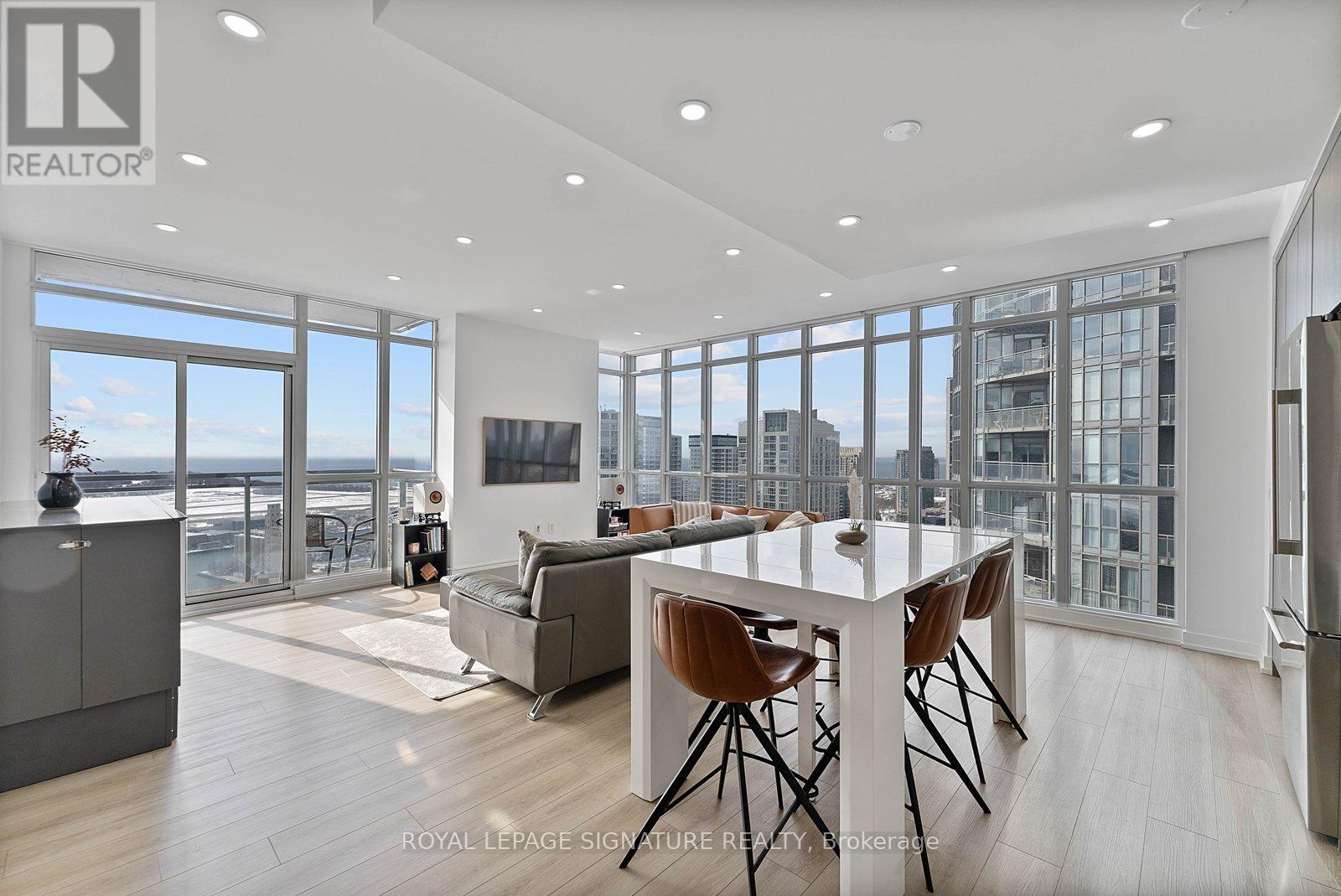 4010 - 15 Iceboat Terrace, Toronto, Ontario  M5V 4A5 - Photo 9 - C12947172