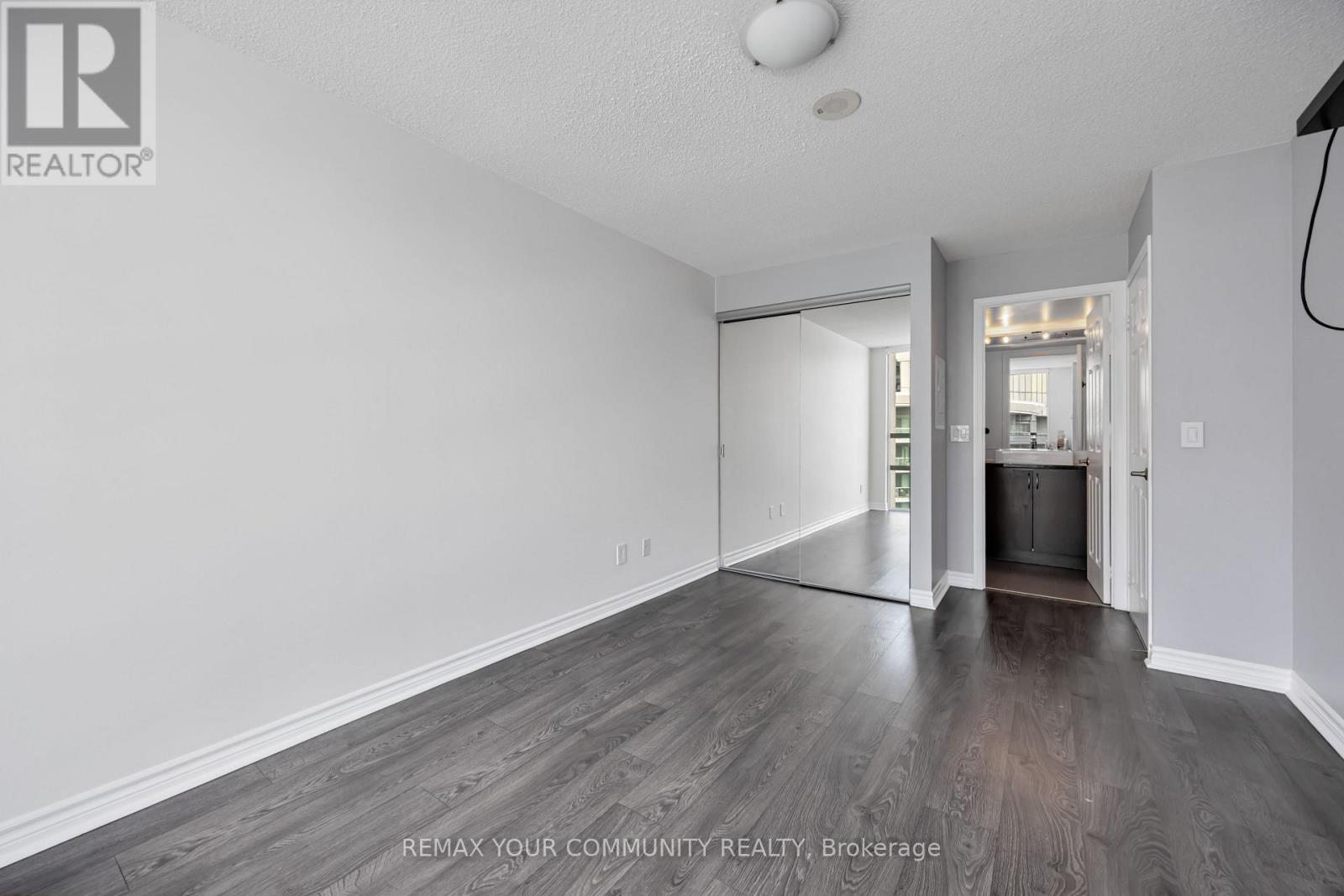 Ph2 - 19 Grand Trunk Crescent, Toronto, Ontario  M5J 3A3 - Photo 10 - C12947218