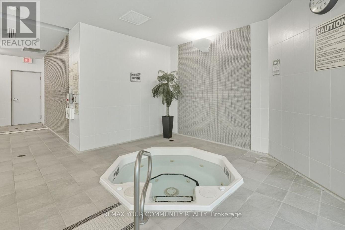 Ph2 - 19 Grand Trunk Crescent, Toronto, Ontario  M5J 3A3 - Photo 14 - C12947218