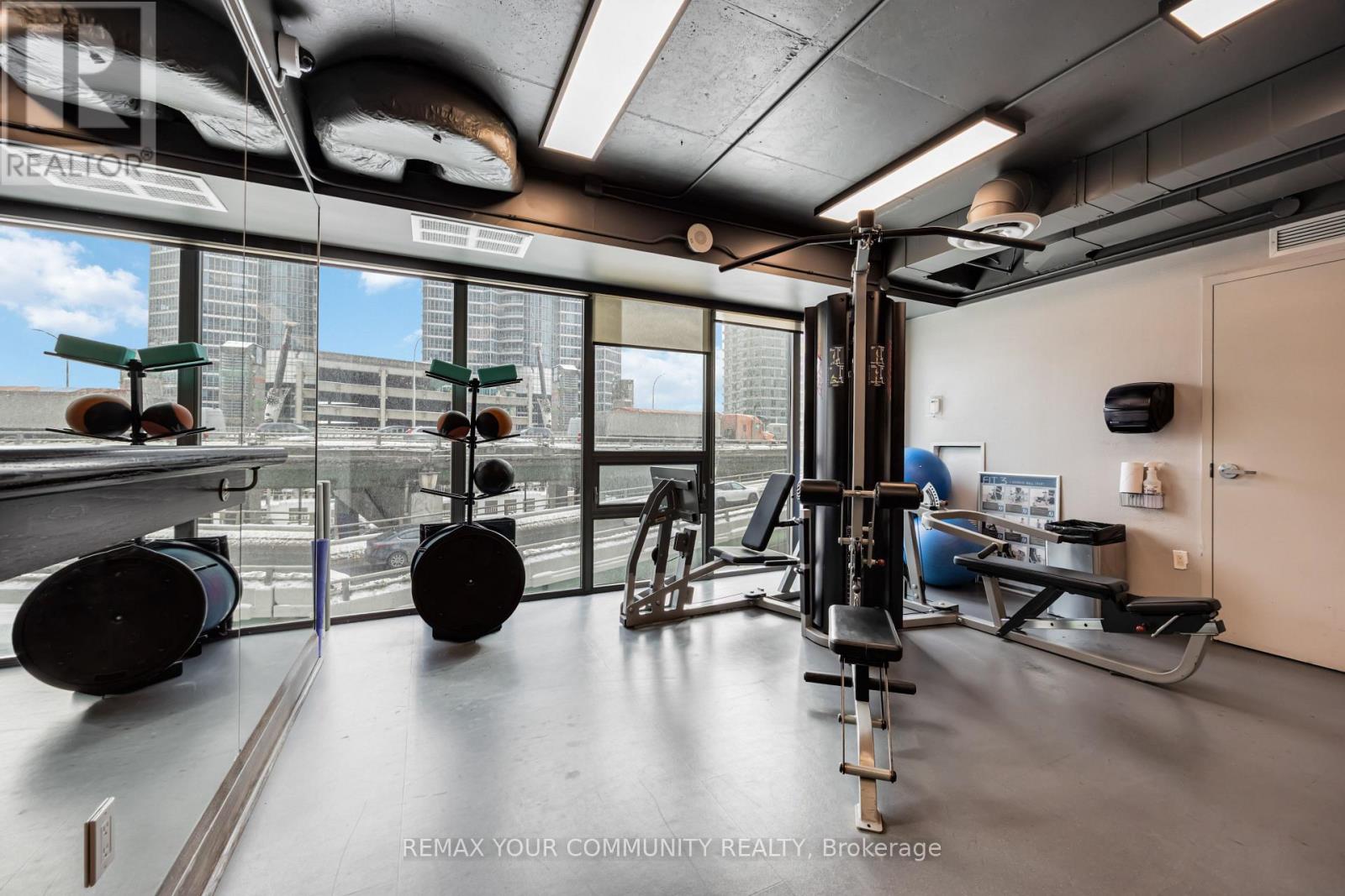 Ph2 - 19 Grand Trunk Crescent, Toronto, Ontario  M5J 3A3 - Photo 17 - C12947218