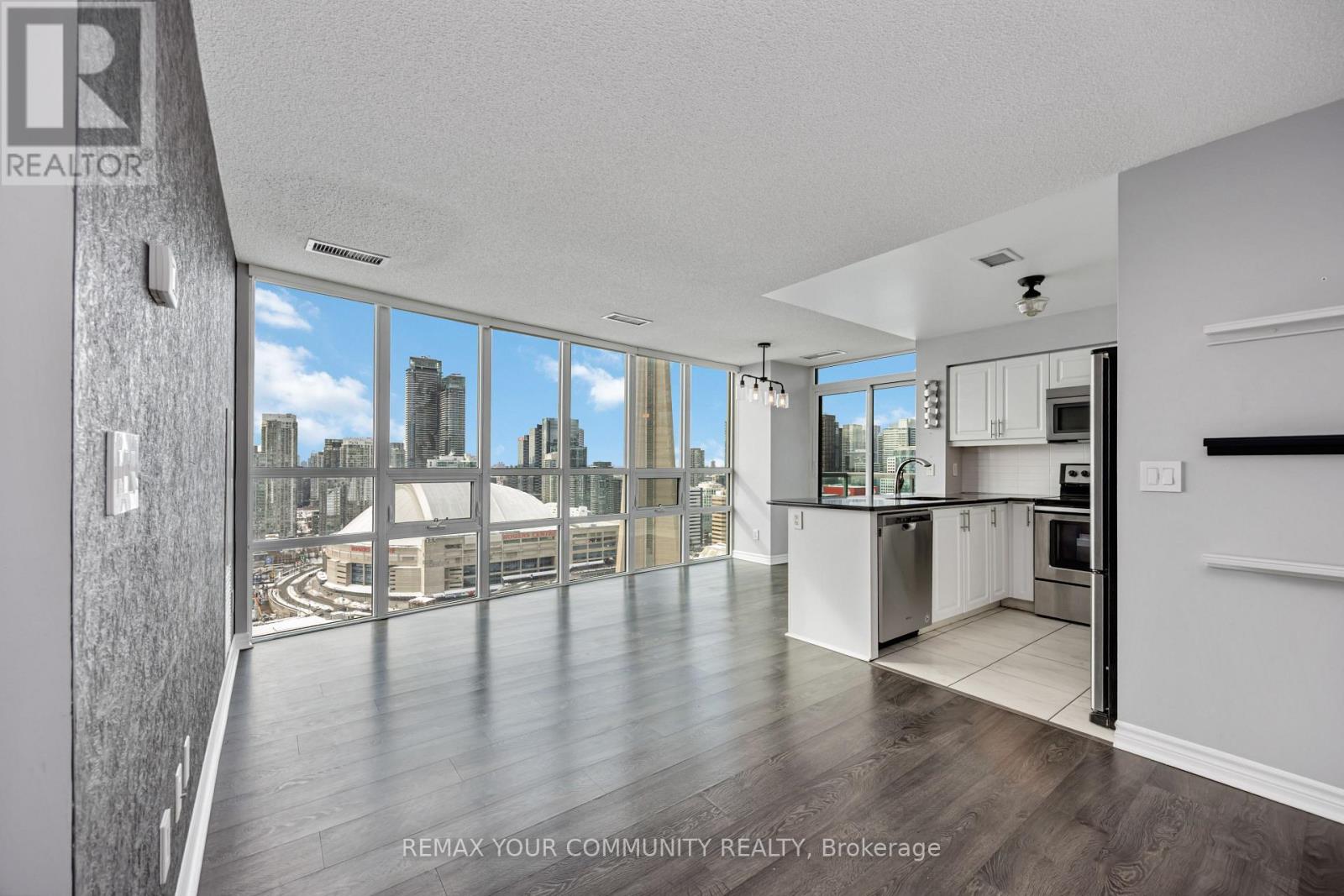 Ph2 - 19 Grand Trunk Crescent, Toronto, Ontario  M5J 3A3 - Photo 2 - C12947218