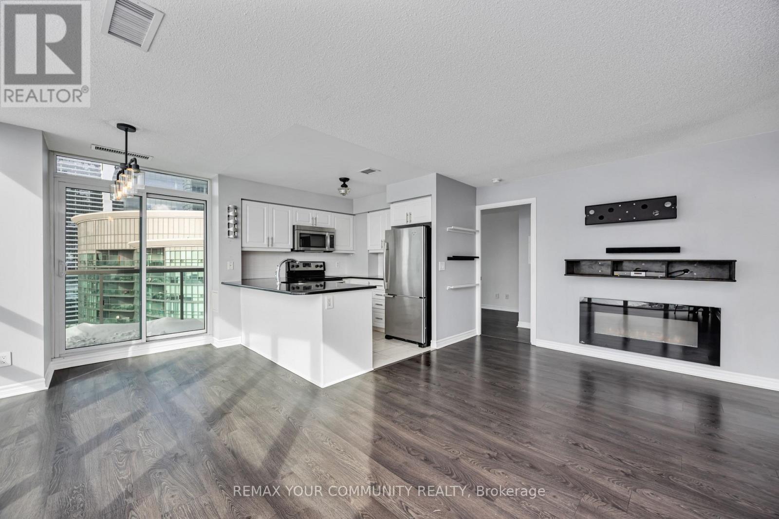 Ph2 - 19 Grand Trunk Crescent, Toronto, Ontario  M5J 3A3 - Photo 3 - C12947218