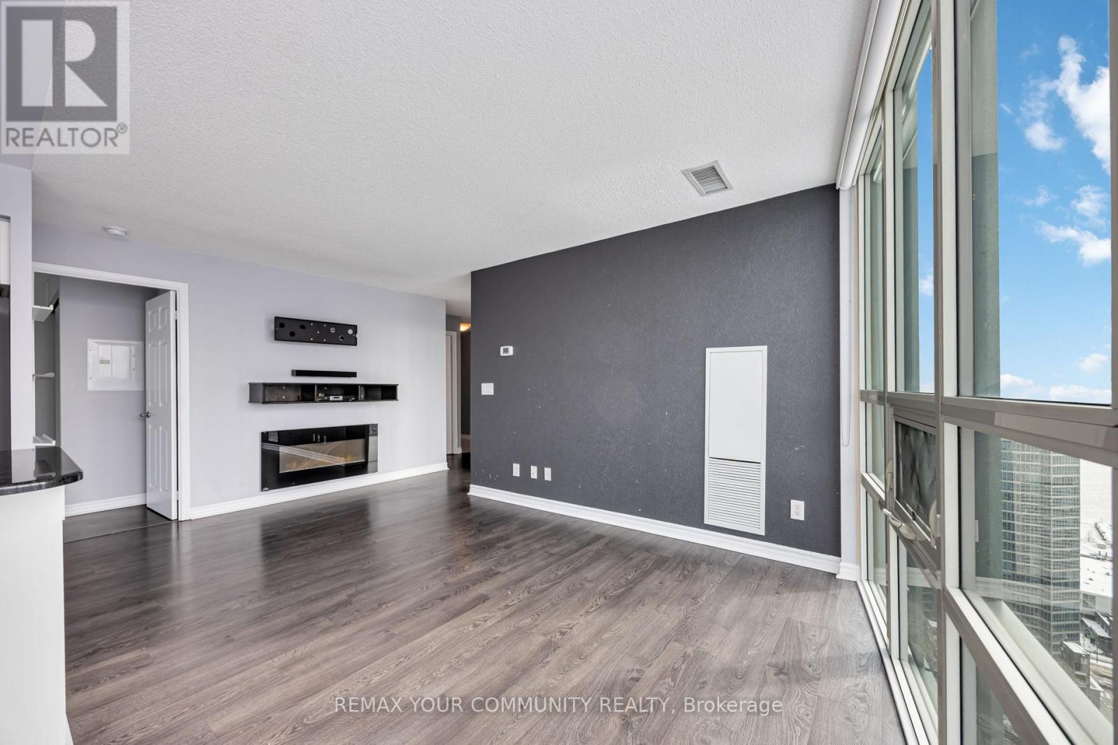 Ph2 - 19 Grand Trunk Crescent, Toronto, Ontario  M5J 3A3 - Photo 5 - C12947218